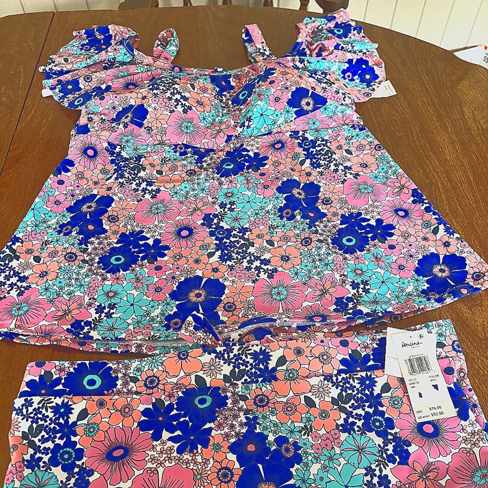 Raisins Women's Floral Tankini Top And Bottoms. Size 20 W. Bottoms Size 18 W.